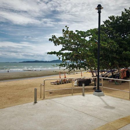 Baan Talay Hotel Pattaya Bagian luar foto