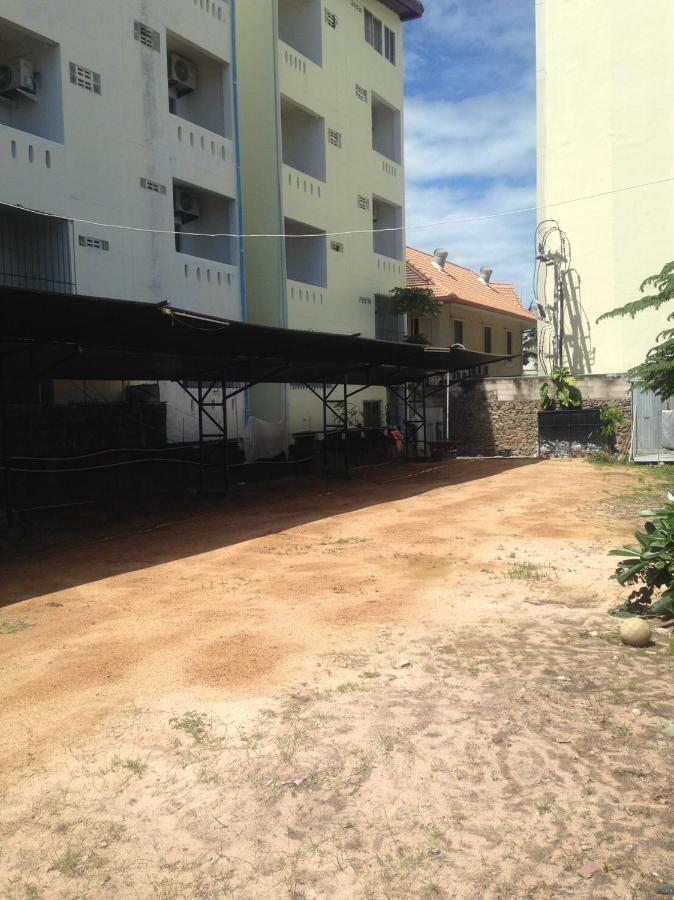 Baan Talay Hotel Pattaya Bagian luar foto