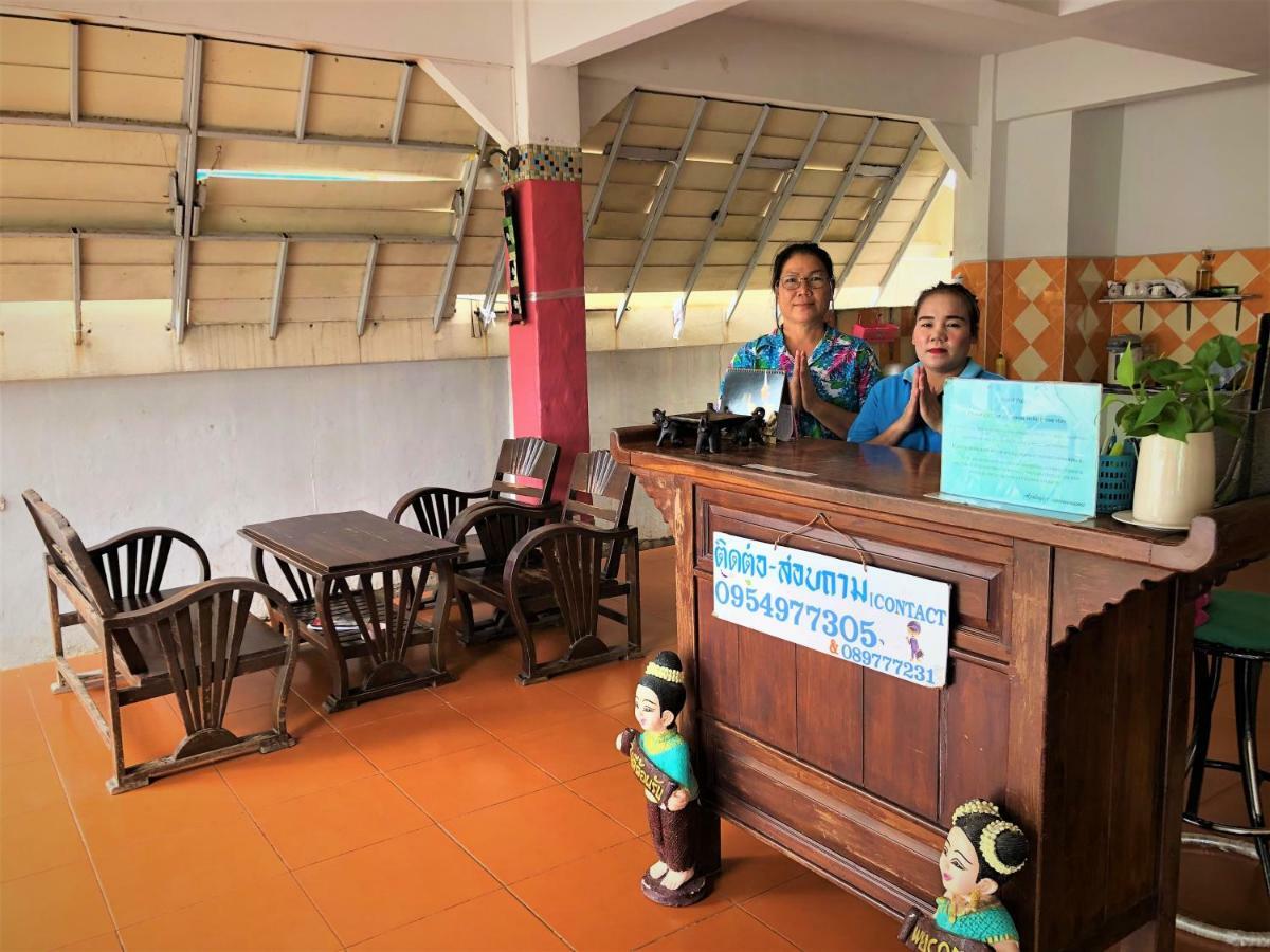 Baan Talay Hotel Pattaya Bagian luar foto
